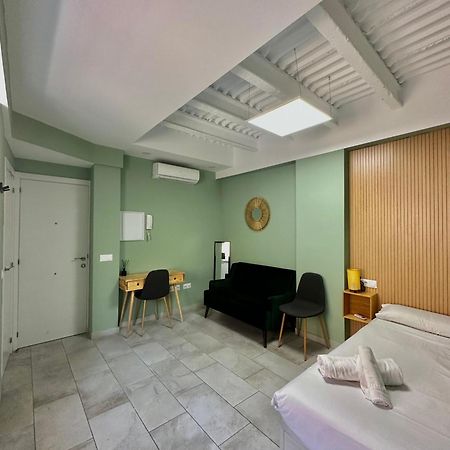 Lovely Studio Apartment マラガ エクステリア 写真