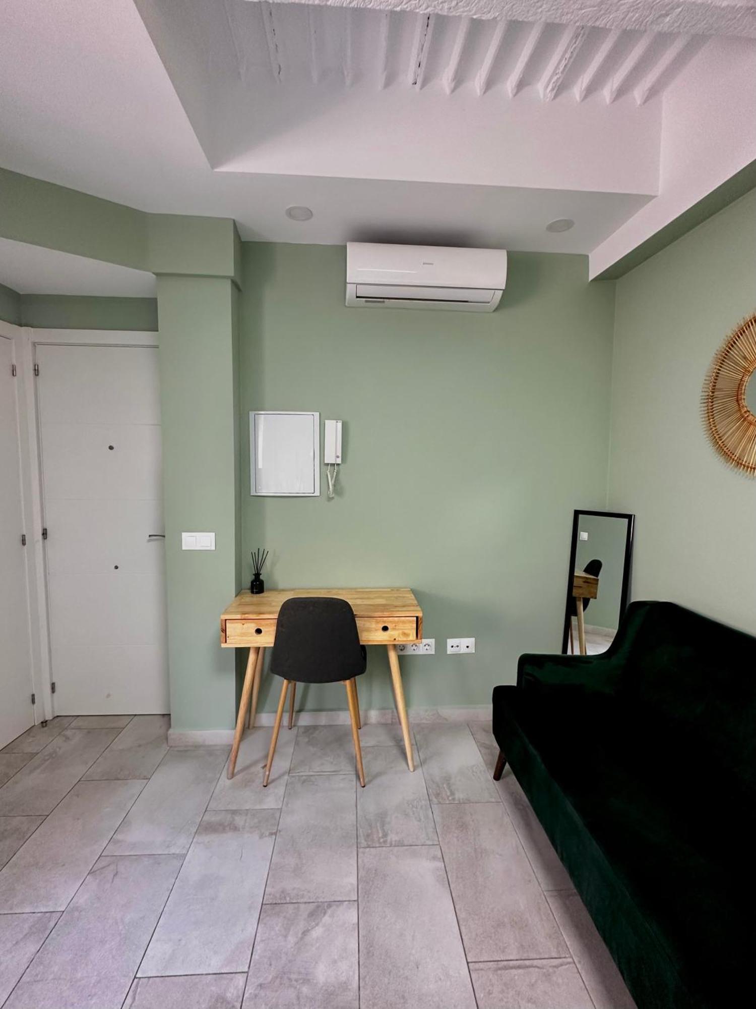 Lovely Studio Apartment マラガ エクステリア 写真