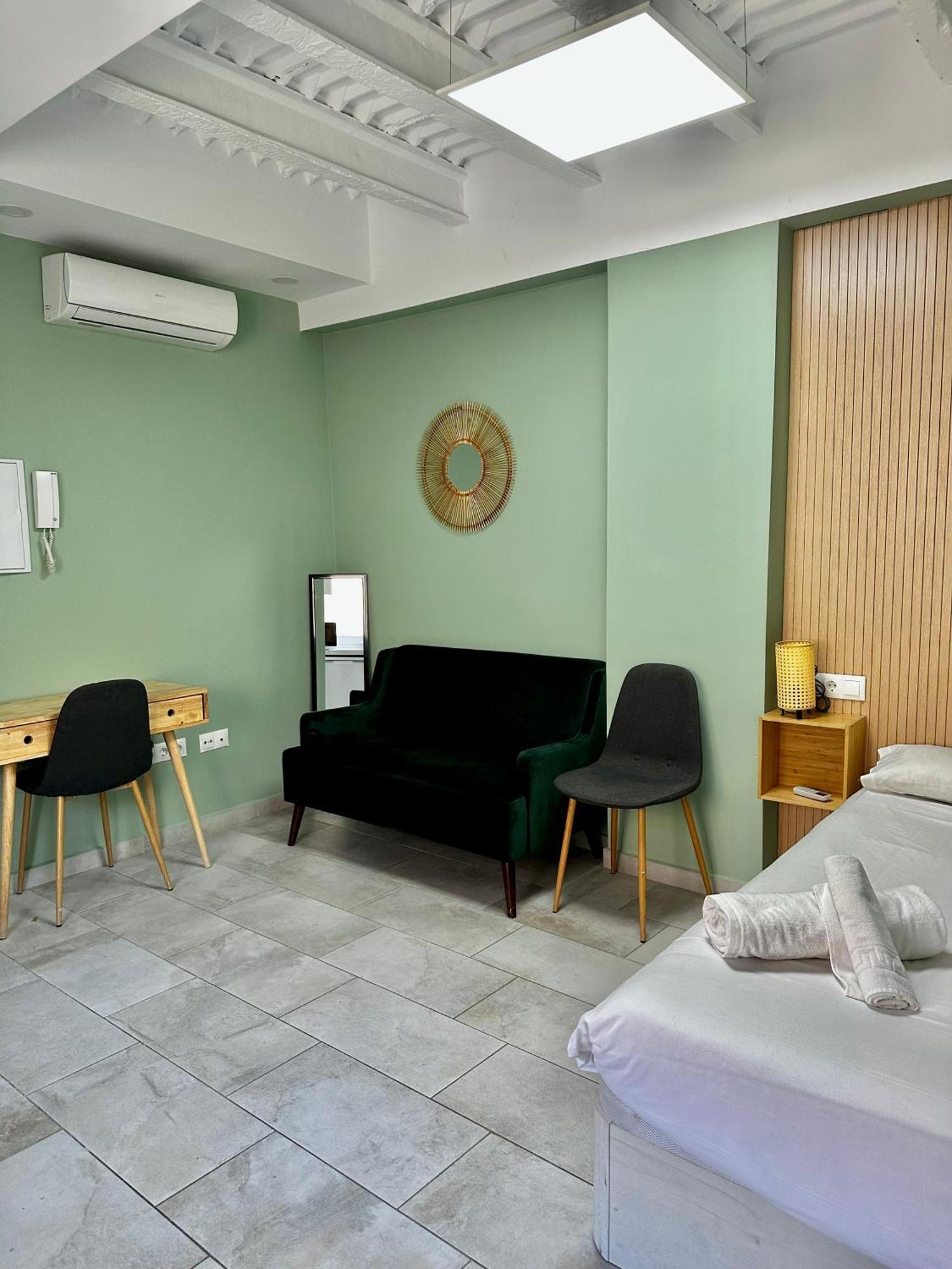 Lovely Studio Apartment マラガ エクステリア 写真