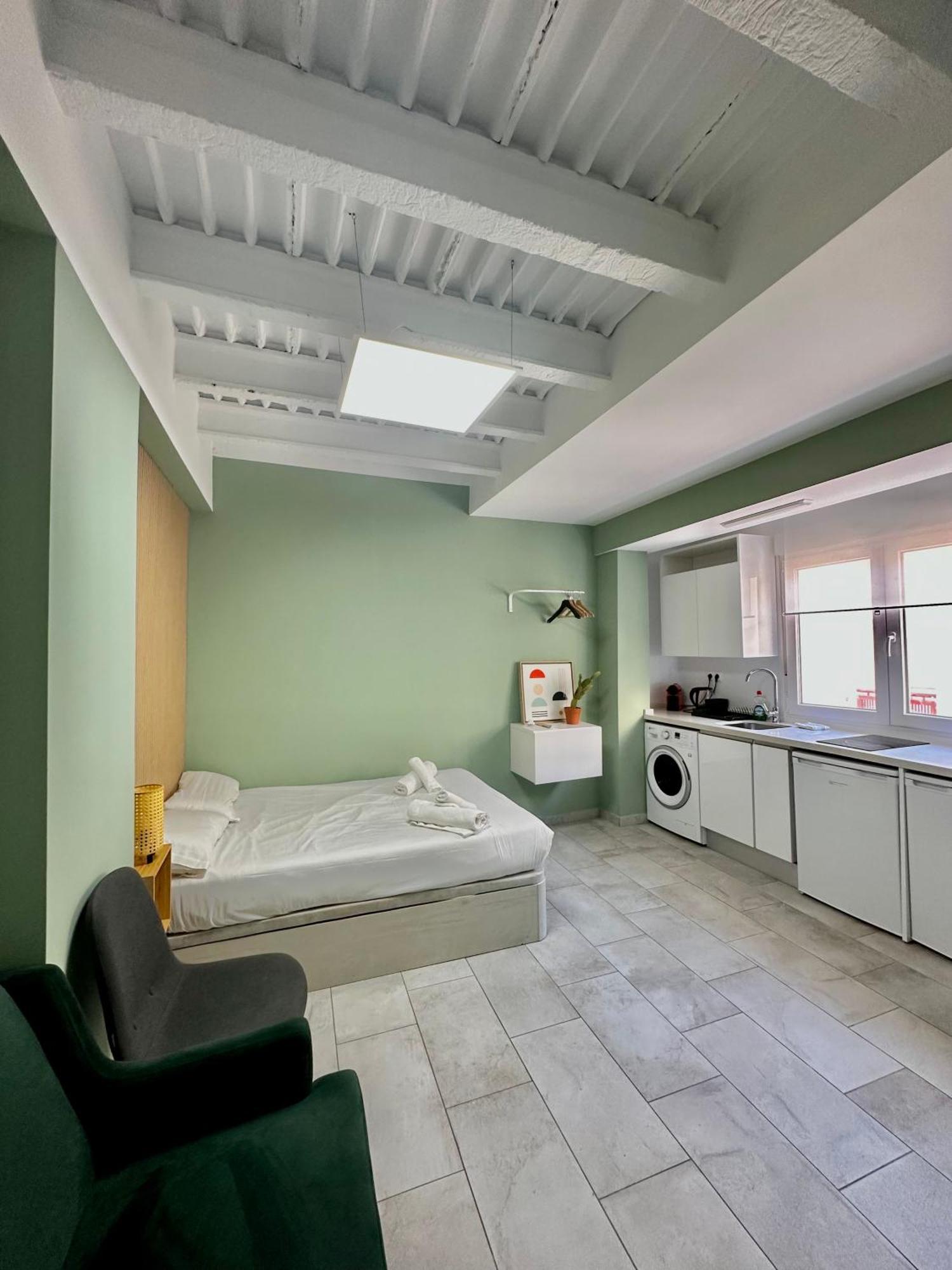 Lovely Studio Apartment マラガ エクステリア 写真