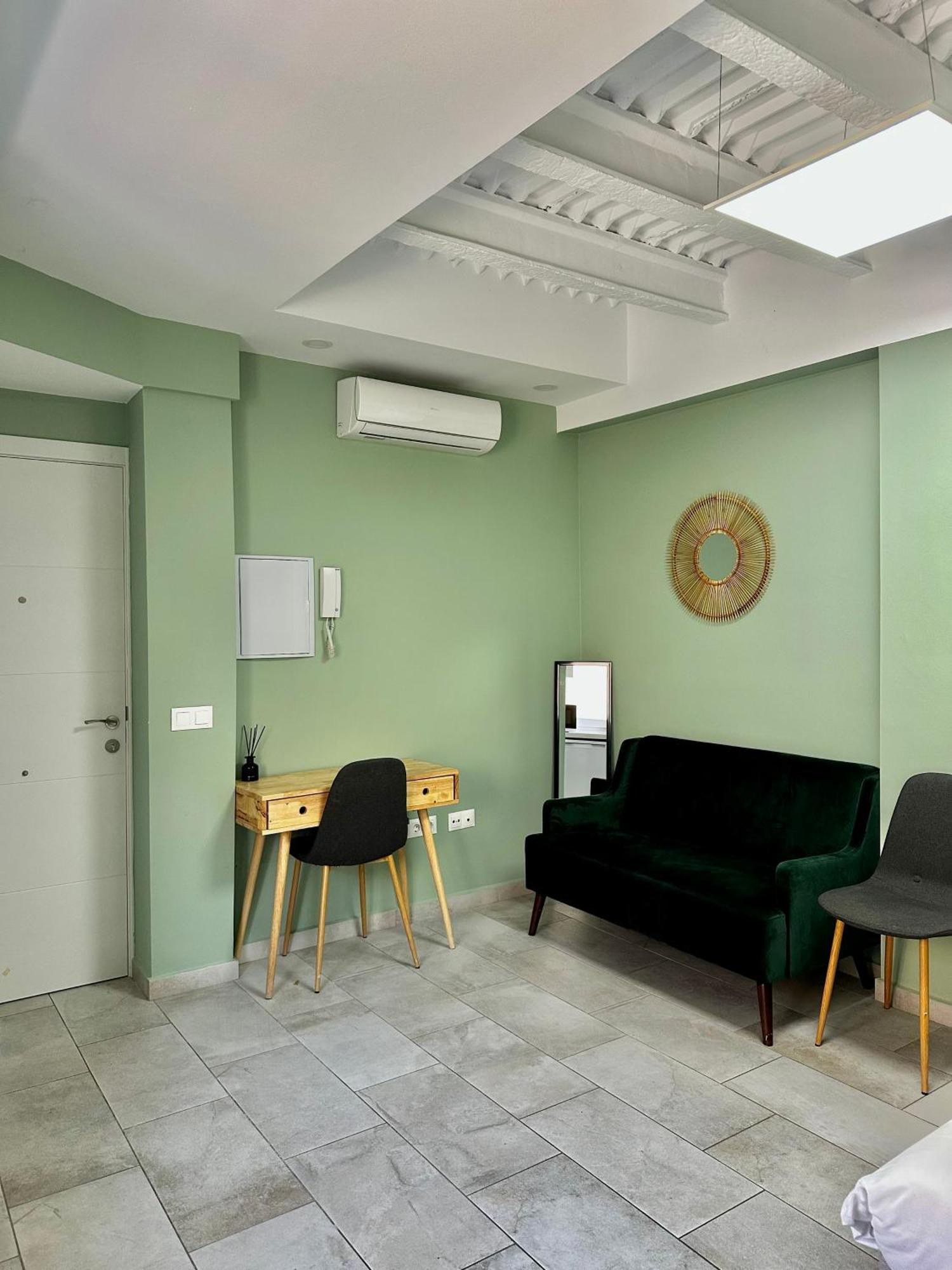 Lovely Studio Apartment マラガ エクステリア 写真